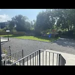 Shangri-la Large Family Townhouse Free Carpark