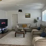Ferienhaus Shangri-la Large Family Townhouse Free Carpark