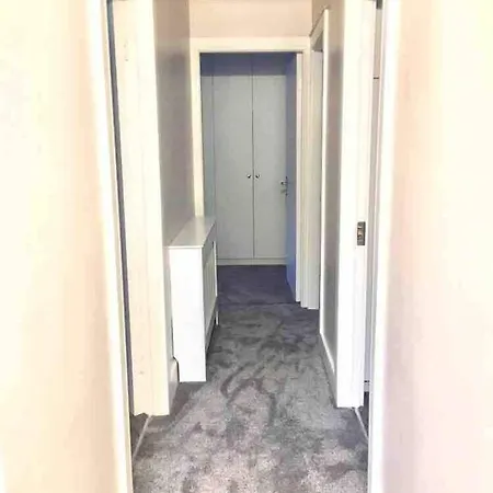 Shangri-la Large Family Townhouse Free Carpark *