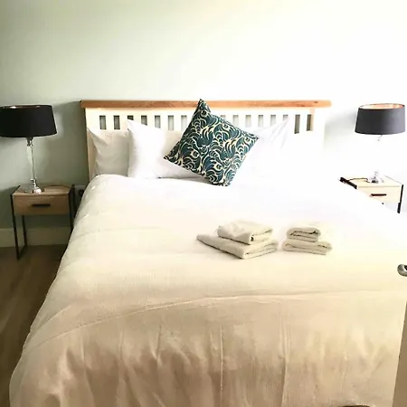 Shangri-la Large Family Townhouse Free Carpark Cill Airne