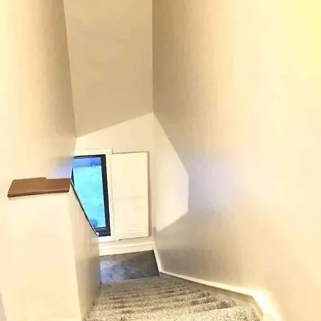 Shangri-la Large Family Townhouse Free Carpark Casa vacanze *