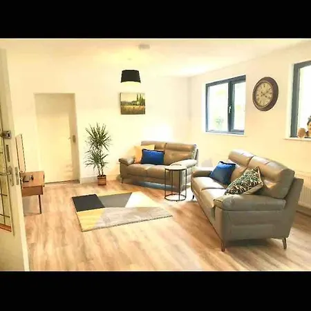 Shangri-la Large Family Townhouse Free Carpark Casa vacanze *