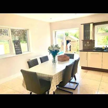 Shangri - La Spacious Family Townhouse * Killarney