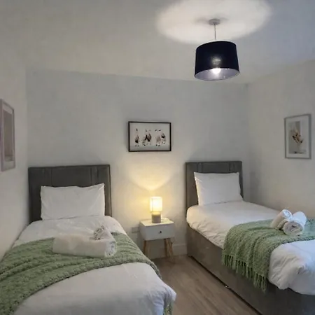 בית נופש Shangri-la Large Family Townhouse Free Carpark קיל איירן