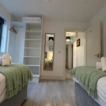 Shangri-la Large Family Townhouse Free Carpark * קיל איירן