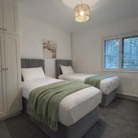 Shangri-la Large Family Townhouse Free Carpark Nyaraló *