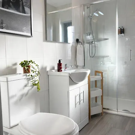 Shangri-la Large Family Townhouse Free Carpark קיל איירן