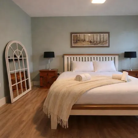 Shangri-la Large Family Townhouse Free Carpark