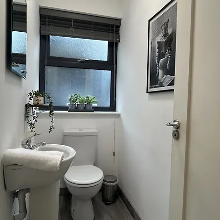 Semesterbostad Shangri-la Large Family Townhouse Free Carpark