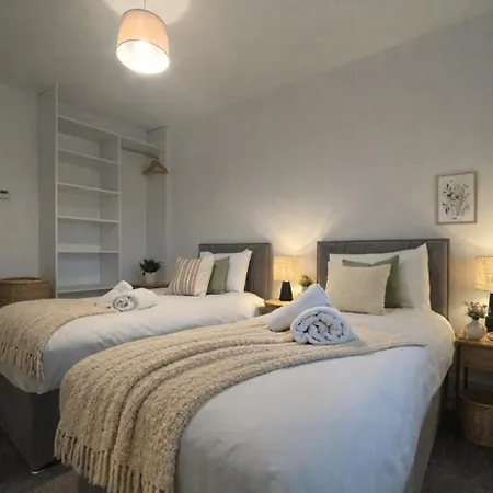 Shangri-la Large Family Townhouse Free Carpark Holiday home Killarney