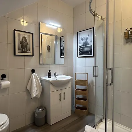 Shangri-la Large Family Townhouse Free Carpark בית נופש *