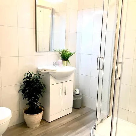 Shangri - La Spacious Family Townhouse