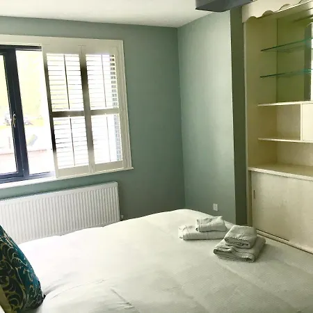 Holiday home Shangri - La Spacious Family Townhouse