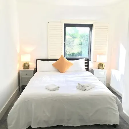 Shangri - La Spacious Family Townhouse Killarney