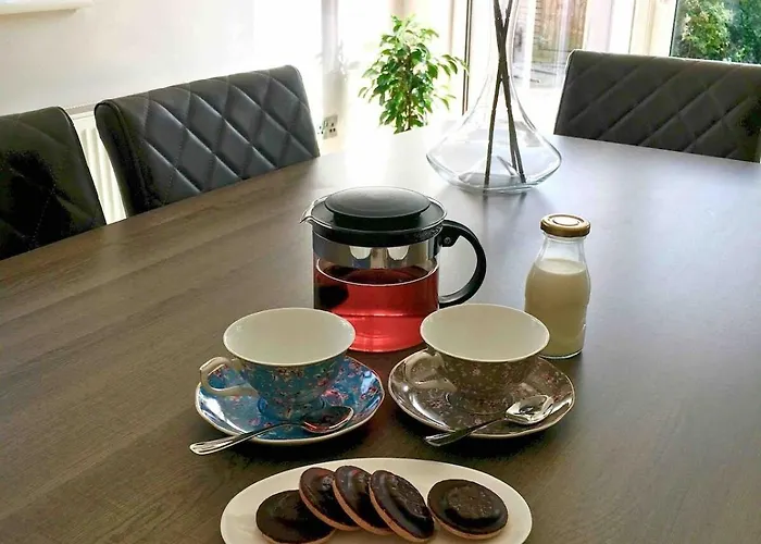 Shangri-la Large Family Townhouse Free Carpark *