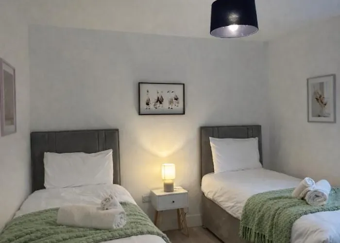 Nyaraló Shangri-la Large Family Townhouse Free Carpark Cill Airne