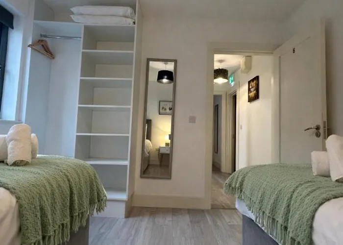 Shangri-la Large Family Townhouse Free Carpark * קיל איירן