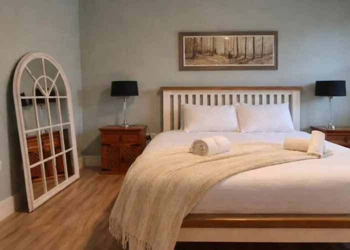 Shangri-la Large Family Townhouse Free Carpark