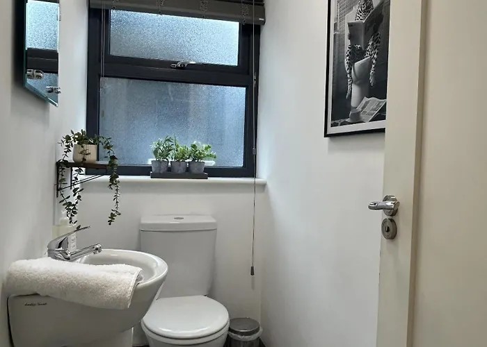 בית נופש Shangri-la Large Family Townhouse Free Carpark