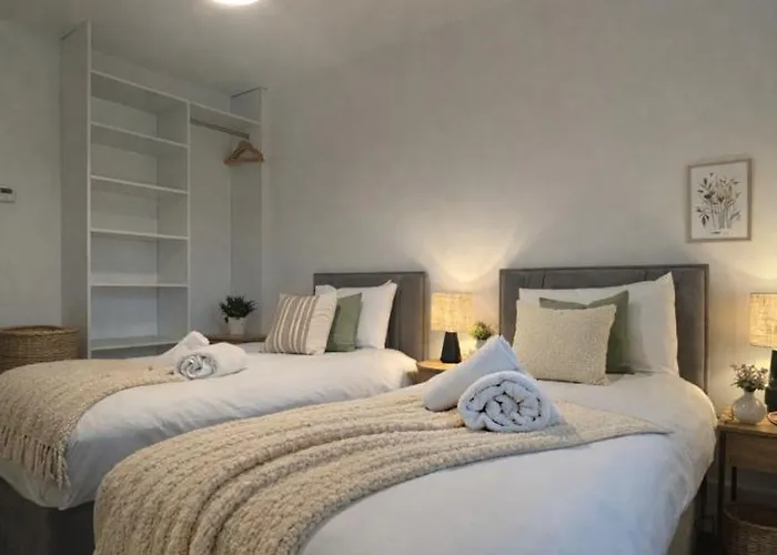 Shangri-la Large Family Townhouse Free Carpark Holiday home Killarney