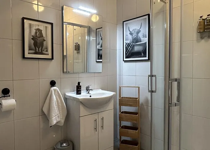 Shangri-la Large Family Townhouse Free Carpark בית נופש *