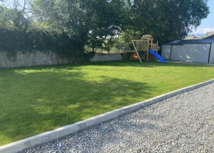 Shangri-la Large Family Townhouse Free Carpark * קיל איירן