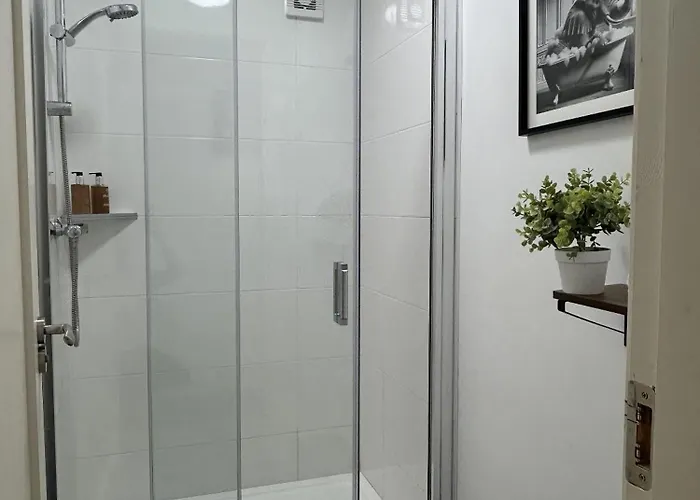 Vakantiehuis Shangri-la Large Family Townhouse Free Carpark *