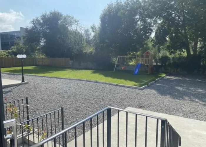 Shangri-la Large Family Townhouse Free Carpark